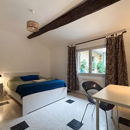 En Centre Avec Jacuzzi Maison d'hôtes