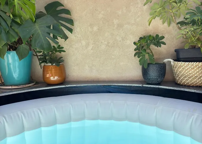 En Centre Avec Jacuzzi Guest house Nimes